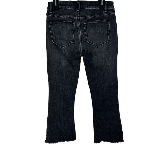 Abercrombie & Fitch High Rise Cropped Flare Jean Black Wash Raw Hem 24 short - Picture 4 of 7